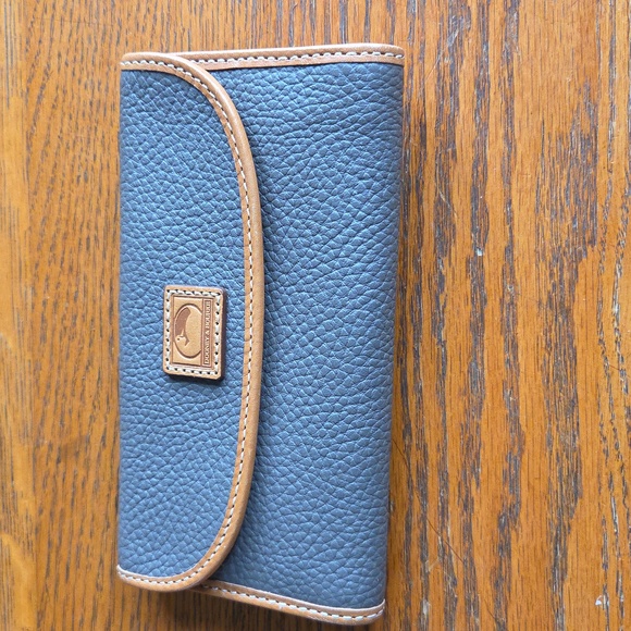 Dooney & Bourke Hobo Elephant Pebble Leather And Matching Wallet - Picture 5 of 7